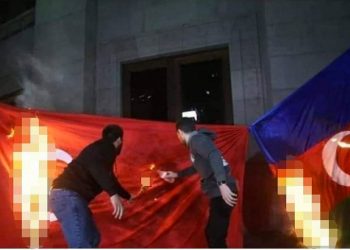 ermənistanda Türkiyə və Azərbaycan bayraqlarına xain hücum